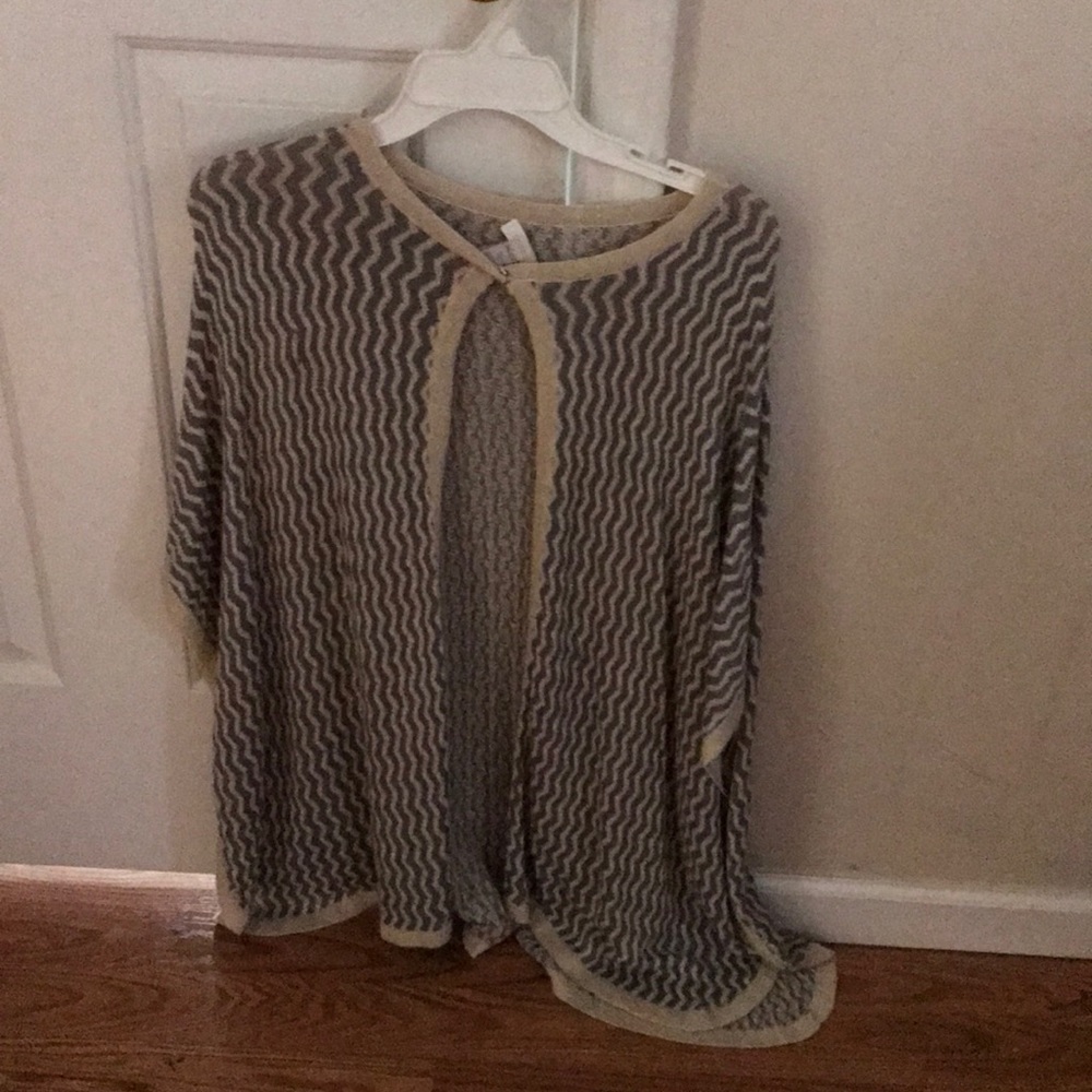 Sweater cape/wrap/poncho